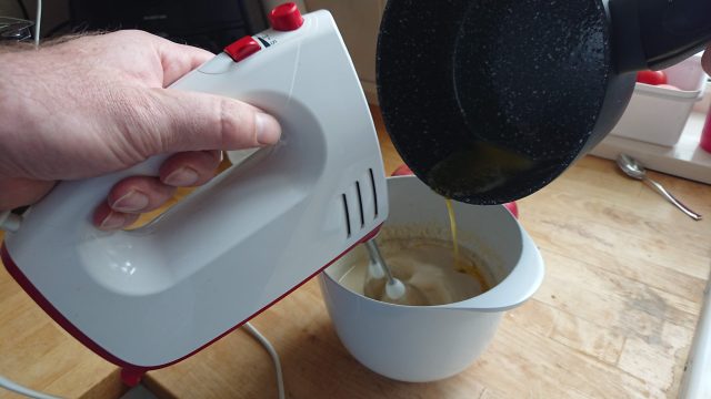 Gesmolten roomboter toevoegen