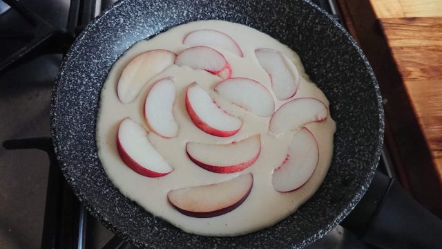 Pannenkoekenbeslag en nectarines
