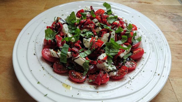 Tomaat met mozzarella recept