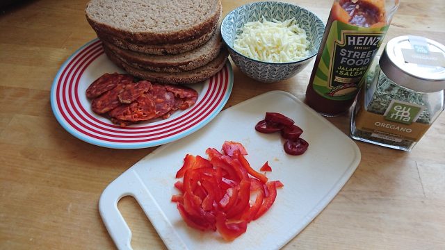 Tosti met chorizo ingrediënten